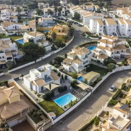 Unique Beautifully Renovated With Swimming Pool Διαμέρισμα *