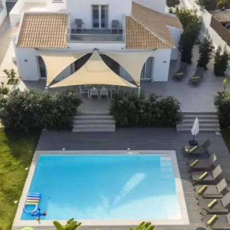 Unique Beautifully Renovated With Swimming Pool Apartamento